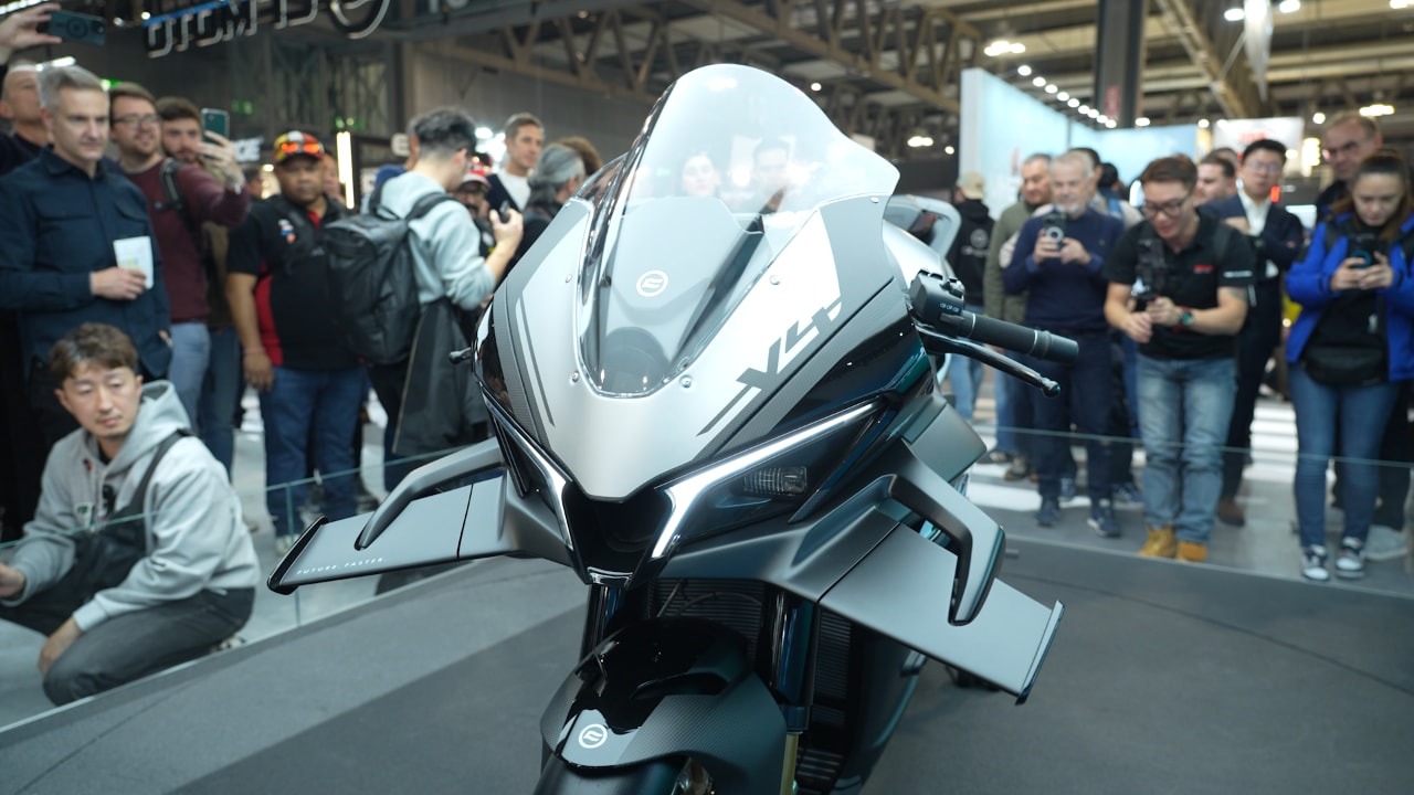 CFMoto: una hypersport V4, una maxi crossover 1000 e tante altre novità a EICMA 2025